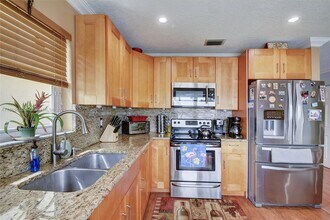 6194 Buena Vista Dr in Margate, FL - Building Photo - Building Photo