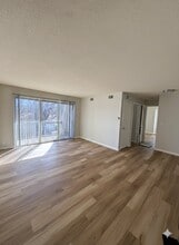 Heatherwood Apartments in Overland Park, KS - Building Photo - Building Photo