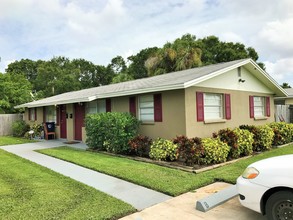 The Royal Mauian Apartments in Palmetto, FL - Building Photo - Building Photo