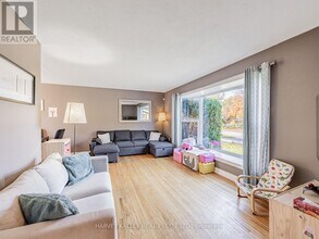 117 Eldomar Ave in Brampton, ON - Building Photo - Building Photo