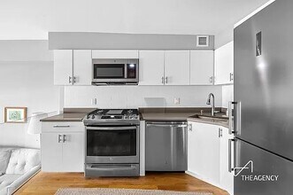 211 Thompson St in New York, NY - Foto de edificio - Building Photo