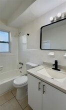 941 NE 170th St in Miami, FL - Building Photo - Building Photo