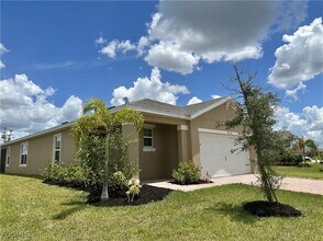 18524 Cronin Sand Ln in North Fort Myers, FL - Building Photo - Building Photo