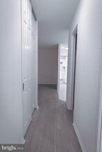 205 Yoakum Pkwy in Alexandria, VA - Foto de edificio - Building Photo