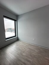 1025 W Addison St in Chicago, IL - Foto de edificio - Building Photo