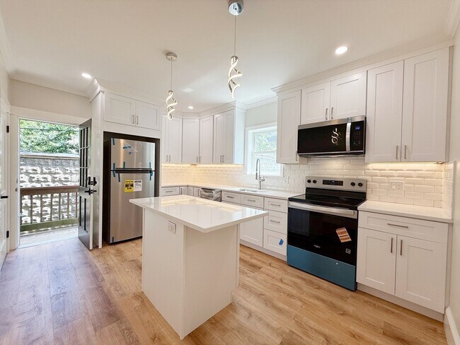 47 Walker St, Unit 1 in Somerville, MA - Building Photo - Building Photo