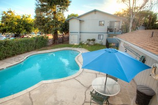 Sunburst Apartments in Stockton, CA - Building Photo