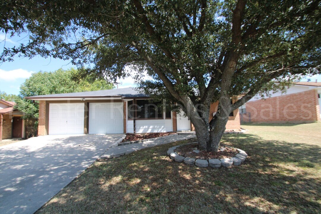 108 W Hogan Dr in Copperas Cove, TX - Building Photo