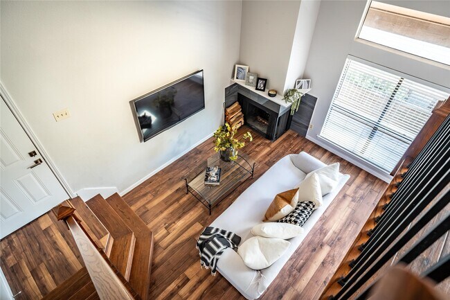 8411 Sands Point Dr in Houston, TX - Building Photo - Building Photo