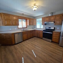 9231 Queens Garden N in Minneapolis, MN - Building Photo - Building Photo