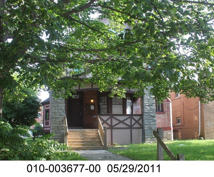 226 E 14th Ave in Columbus, OH - Building Photo