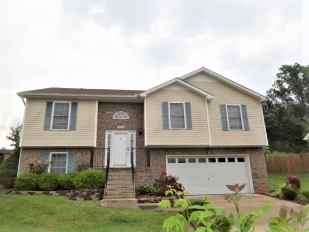 1043 Hedge Apple Dr in Clarksville, TN - Building Photo