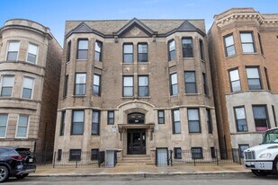 908 W Montrose Ave, Unit 3 in Chicago, IL - Building Photo