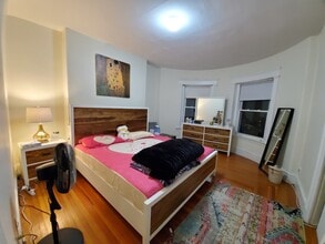 1595 Beacon St, Unit 10 in Brookline, MA - Building Photo - Building Photo