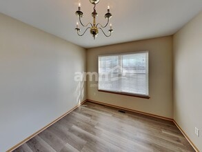 1482 Sunflower Dr in Dekalb, IL - Foto de edificio - Building Photo