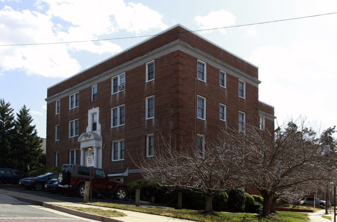 Court House Flats in Arlington, VA - Building Photo