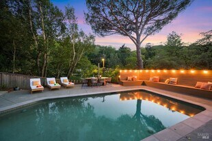 19 Savannah Ave in San Anselmo, CA - Building Photo