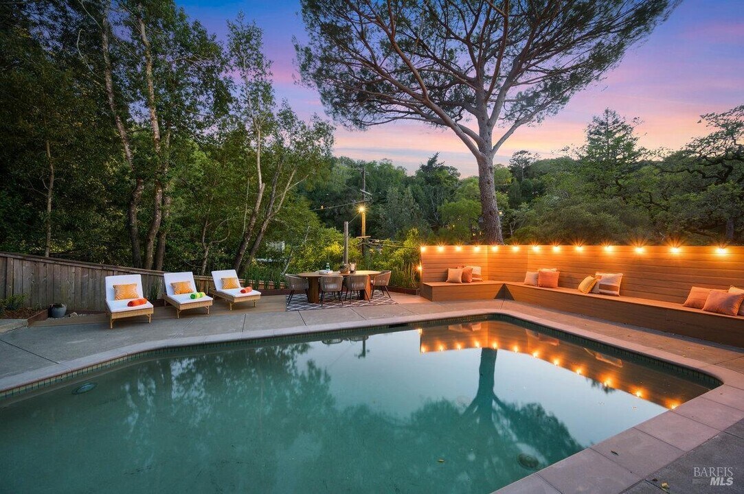 19 Savannah Ave in San Anselmo, CA - Building Photo