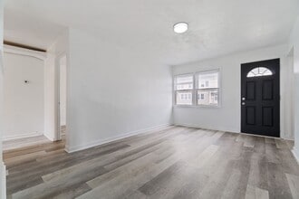 30 Midland Heights Cir in Midland, PA - Building Photo - Building Photo
