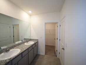 1738 Woodleaf Hammock Ct in Bradenton, FL - Building Photo - Building Photo