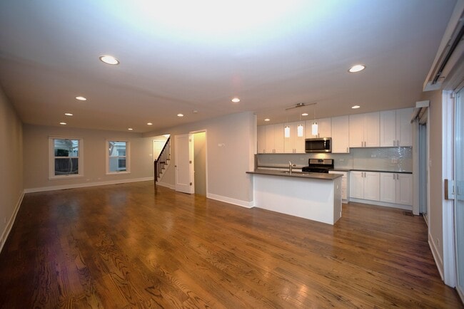 738 Green Bay Rd in Winnetka, IL - Building Photo - Building Photo