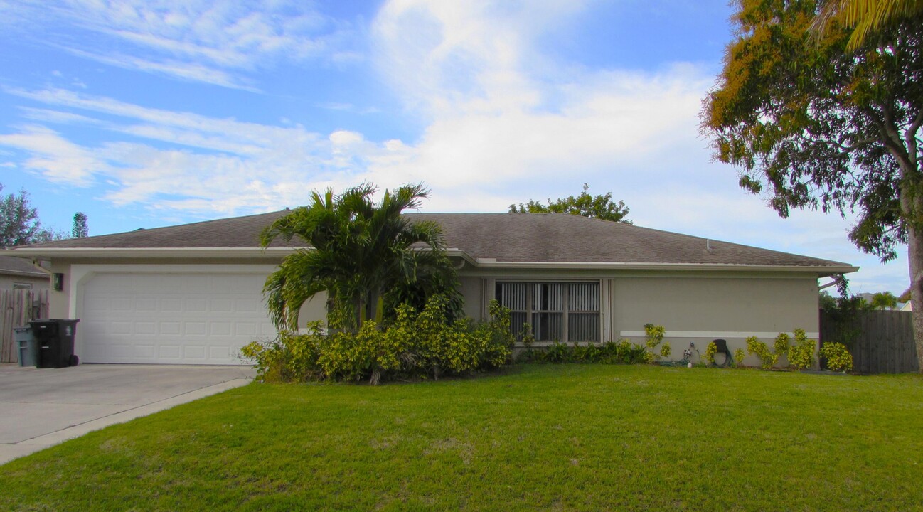 1602 SE Ocean Ln in Port St. Lucie, FL - Building Photo