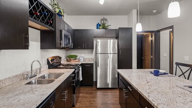 Springs at Knapp’s Crossing in Grand Rapids, MI - Building Photo - Building Photo