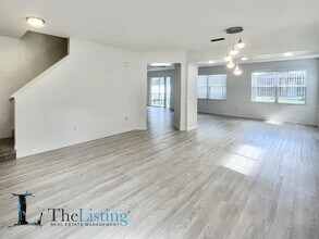 613 Alfani St in Davenport, FL - Foto de edificio - Building Photo