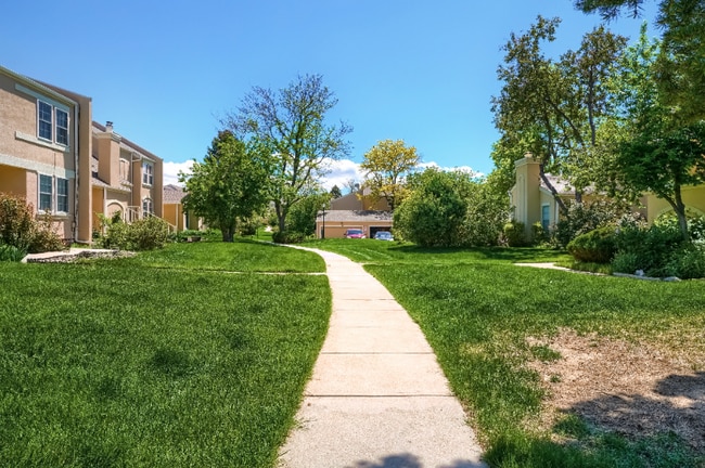 13204 E Linvale Pl in Aurora, CO - Building Photo - Building Photo