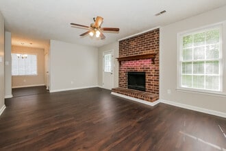 8645 Garvey Dr in Fairburn, GA - Building Photo - Building Photo