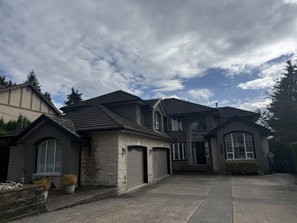 2126 Lorraine Ave in Coquitlam, BC - Building Photo