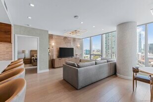 888 W E St in San Diego, CA - Building Photo