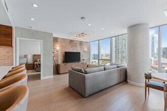 888 W E St in San Diego, CA - Building Photo - Building Photo
