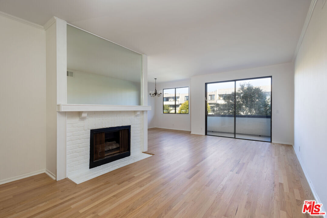 5100 Vía Dolce in Marina Del Rey, CA - Building Photo