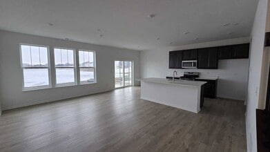 460 Hathaway Ln in Oswego, IL - Building Photo - Building Photo