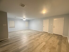 451 Marty Allen Loop in Jarrell, TX - Building Photo - Building Photo