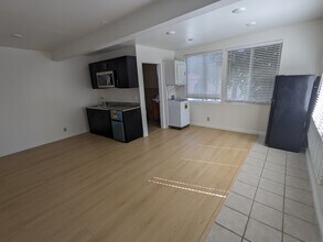 328 S Almont Dr in Beverly Hills, CA - Building Photo - Building Photo