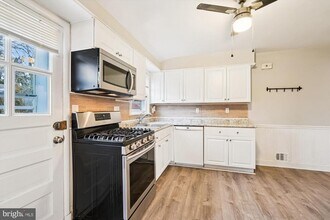 10502 Glenhaven Dr in Silver Spring, MD - Building Photo - Building Photo