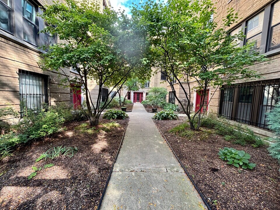 4411 N Sacramento Ave in Chicago, IL - Foto de edificio