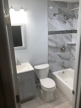 804 hidden village dr in Perth Amboy, NJ - Building Photo - Building Photo