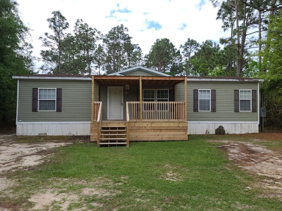 8415 Verano St in Navarre, FL - Building Photo