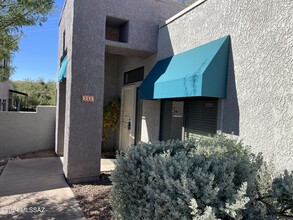 5573 N Crystal Mist Pl in Tucson, AZ - Foto de edificio - Building Photo