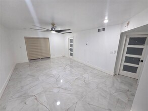 251 S Cypress Rd in Pompano Beach, FL - Building Photo - Building Photo