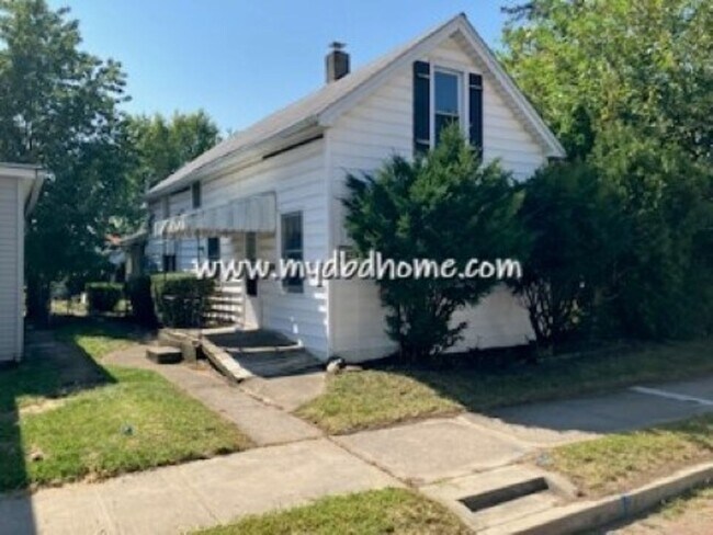 property at 523 W 4th St