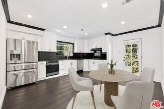 5711 Rhea Ave in Los Angeles, CA - Building Photo - Building Photo