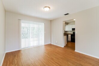 323 SE 47th St in Cape Coral, FL - Building Photo - Building Photo