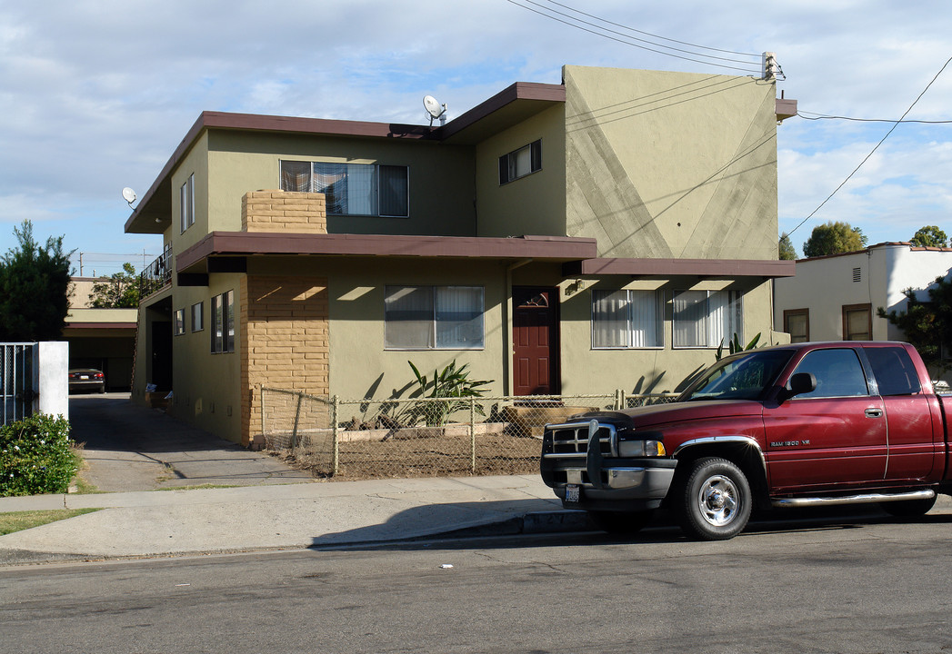 627 W Queen St in Inglewood, CA - Building Photo