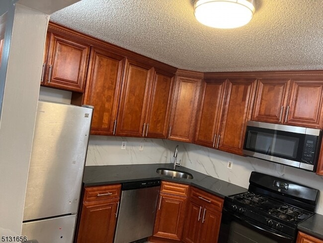 2409 Doolittle Dr in Bridgewater, NJ - Building Photo - Building Photo