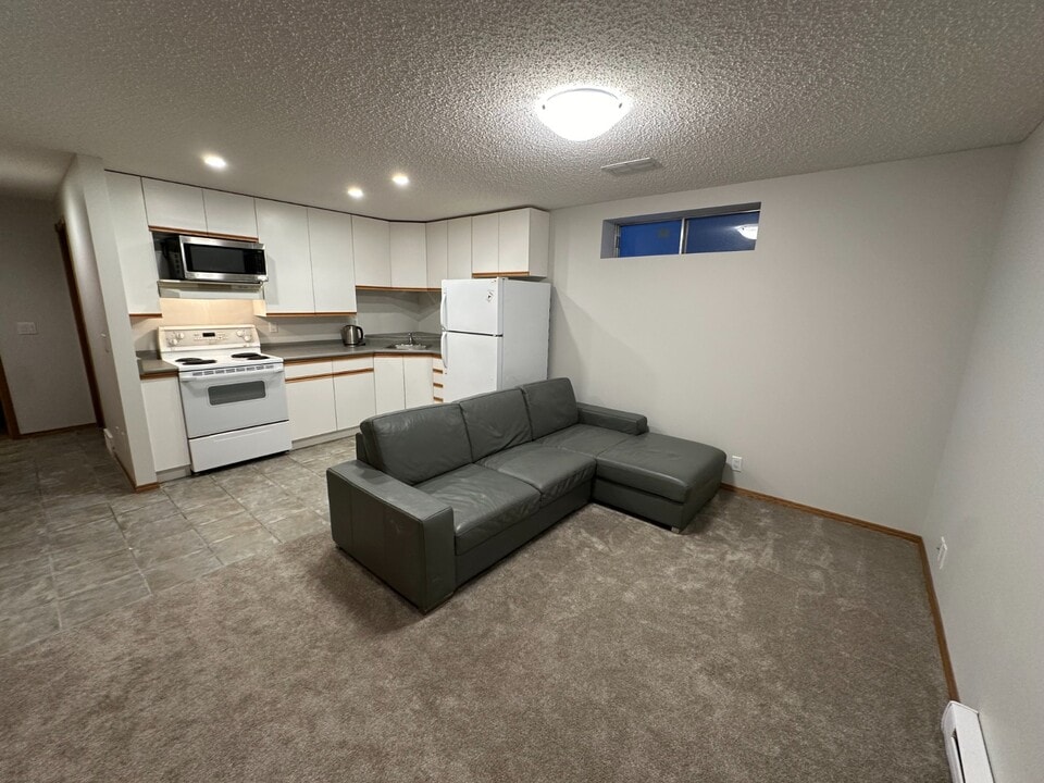 Cozy & Private 1-Bedroom Basement Suite in Bridlewood Crescent - Pet Friendly! in Calgary, AB - Building Photo