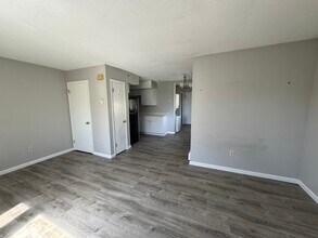 60 Plainfield Ave, Unit 4 in West Haven, CT - Building Photo - Building Photo